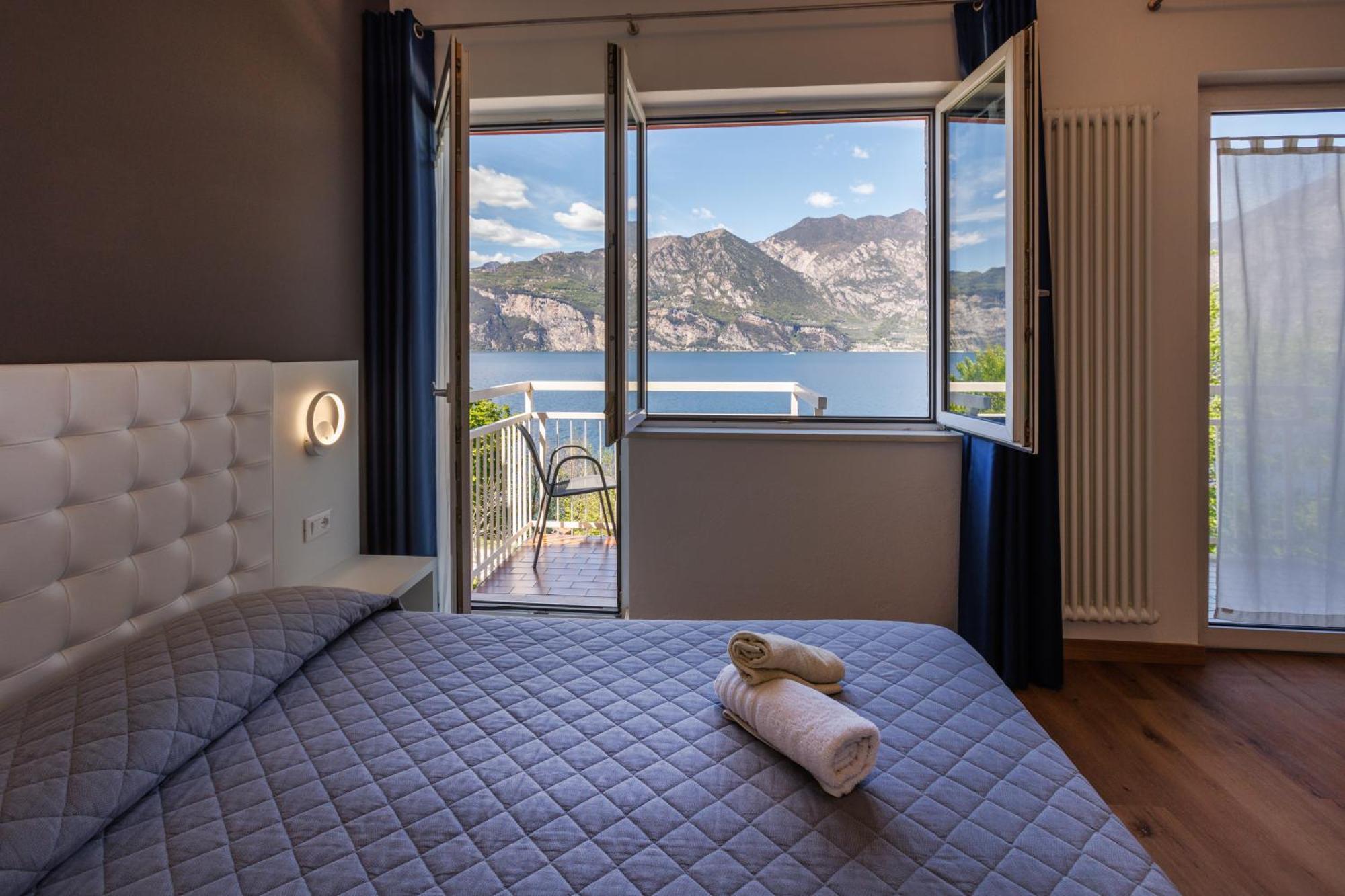 Deluxe Doppelzimmer mit Balkon und Seeblick